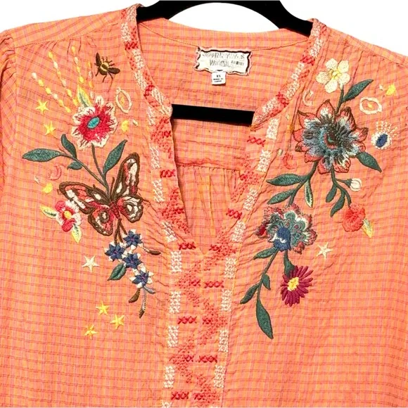 JOHNNY WAS Olinda Puff Sleeve Effortless Embroidered Lightweight Floral Blouse - Picture 4 of 13